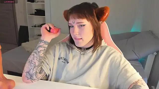 Discover our girls online shows and discover the company of countless livestreamers, with stunning shapes, sex toys and more.