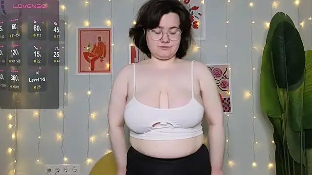 Discover our girls online shows and discover the company of countless livestreamers, with stunning shapes, sex toys and more.