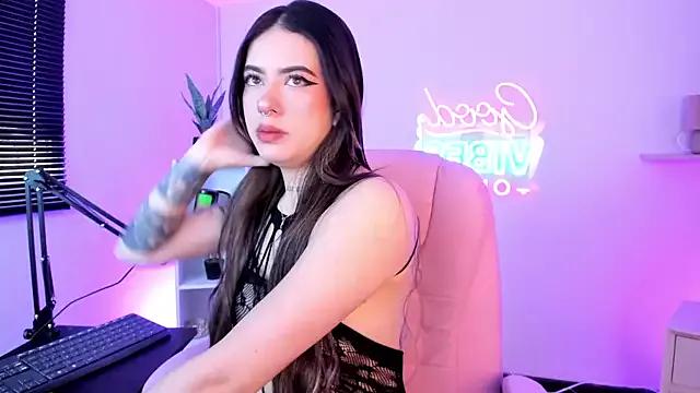 Discover our girls online shows and discover the company of countless livestreamers, with stunning shapes, sex toys and more.