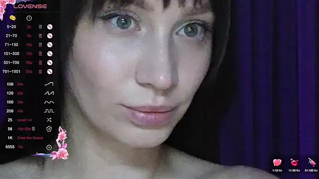 Discover our girls online shows and discover the company of countless livestreamers, with stunning shapes, sex toys and more.