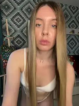 Discover our girls online shows and discover the company of countless livestreamers, with stunning shapes, sex toys and more.