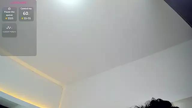 Discover our girls online shows and discover the company of countless livestreamers, with stunning shapes, sex toys and more.
