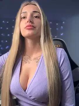 Discover our girls online shows and discover the company of countless livestreamers, with stunning shapes, sex toys and more.