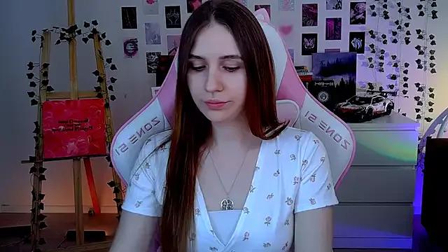 Discover our girls online shows and discover the company of countless livestreamers, with stunning shapes, sex toys and more.