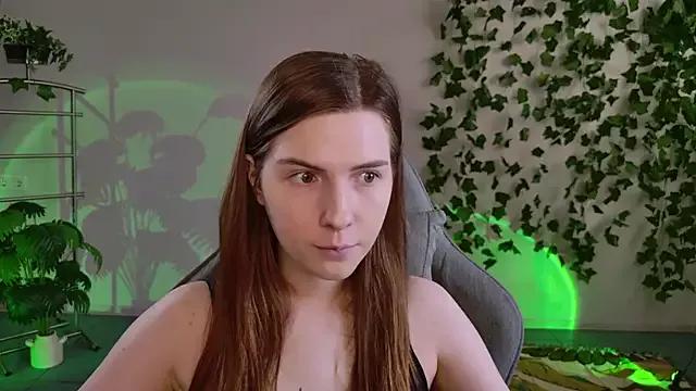 Discover our girls online shows and discover the company of countless livestreamers, with stunning shapes, sex toys and more.