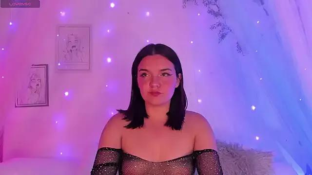 Discover our girls online shows and discover the company of countless livestreamers, with stunning shapes, sex toys and more.