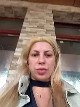 Discover our girls online shows and discover the company of countless livestreamers, with stunning shapes, sex toys and more.