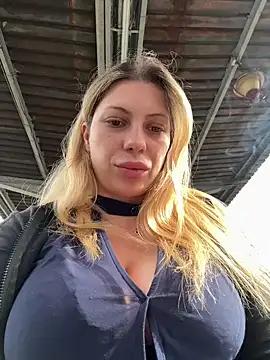 Discover our girls online shows and discover the company of countless livestreamers, with stunning shapes, sex toys and more.