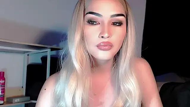 Alicegreenexx from StripChat is Freechat