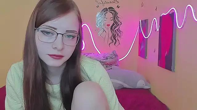 Discover our girls online shows and discover the company of countless livestreamers, with stunning shapes, sex toys and more.