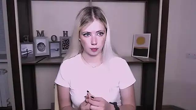 Discover our girls online shows and discover the company of countless livestreamers, with stunning shapes, sex toys and more.
