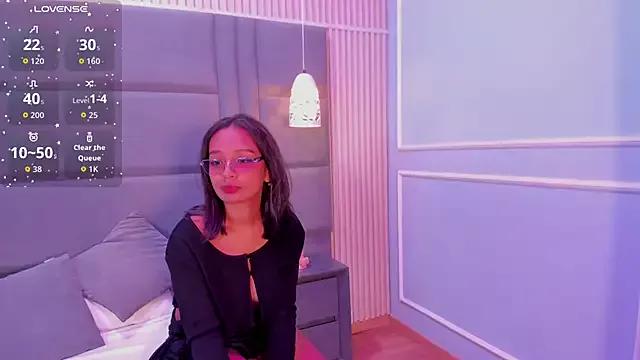 Discover our girls online shows and discover the company of countless livestreamers, with stunning shapes, sex toys and more.