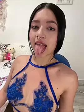 Discover our girls online shows and discover the company of countless livestreamers, with stunning shapes, sex toys and more.