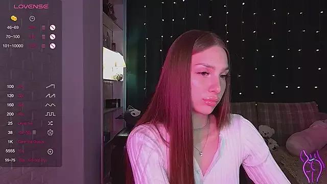 Discover our girls online shows and discover the company of countless livestreamers, with stunning shapes, sex toys and more.