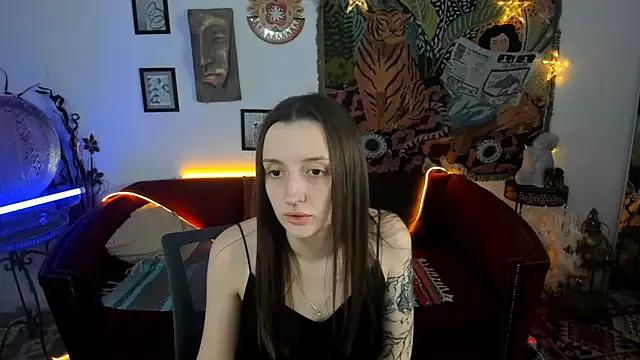 Discover our girls online shows and discover the company of countless livestreamers, with stunning shapes, sex toys and more.