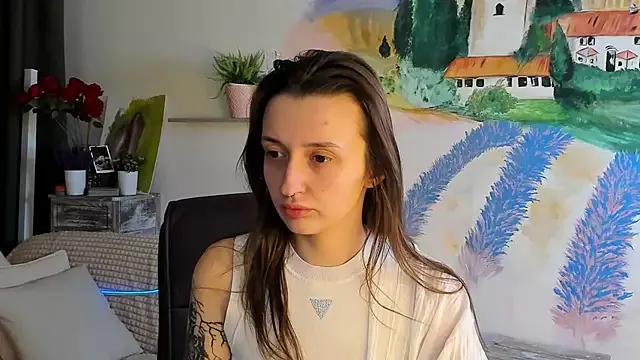 Discover our girls online shows and discover the company of countless livestreamers, with stunning shapes, sex toys and more.