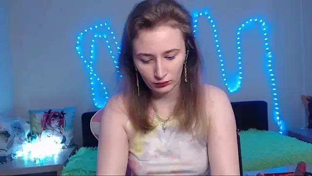 Discover our girls online shows and discover the company of countless livestreamers, with stunning shapes, sex toys and more.