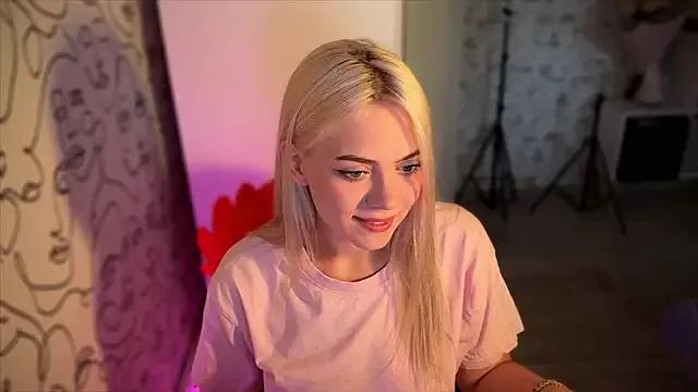 Discover our girls online shows and discover the company of countless livestreamers, with stunning shapes, sex toys and more.