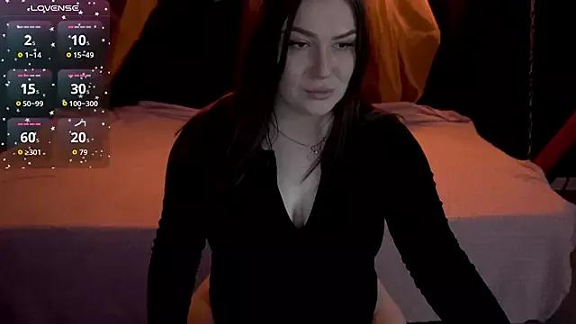 Discover our girls online shows and discover the company of countless livestreamers, with stunning shapes, sex toys and more.