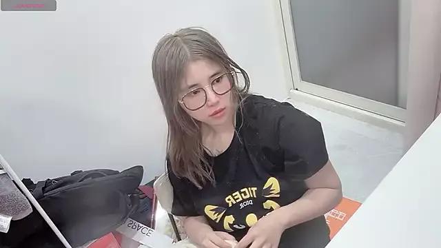 aliceowo996 from StripChat is Freechat