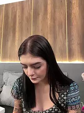 Discover our girls online shows and discover the company of countless livestreamers, with stunning shapes, sex toys and more.