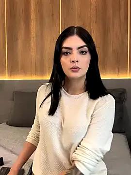 Discover our girls online shows and discover the company of countless livestreamers, with stunning shapes, sex toys and more.