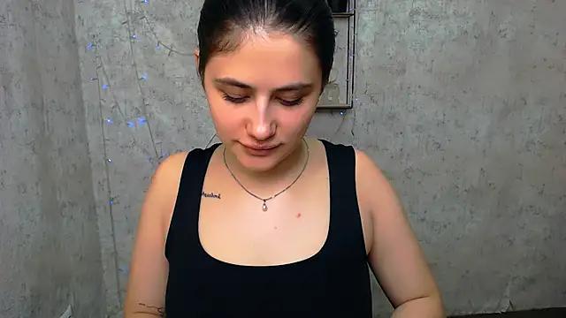Discover our girls online shows and discover the company of countless livestreamers, with stunning shapes, sex toys and more.