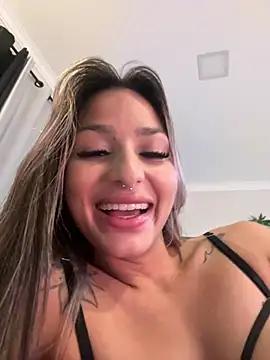 Discover our girls online shows and discover the company of countless livestreamers, with stunning shapes, sex toys and more.