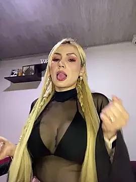 Discover our girls online shows and discover the company of countless livestreamers, with stunning shapes, sex toys and more.
