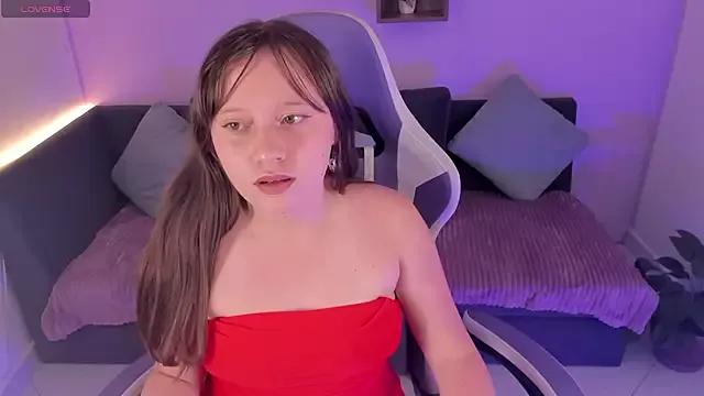 Discover our girls online shows and discover the company of countless livestreamers, with stunning shapes, sex toys and more.