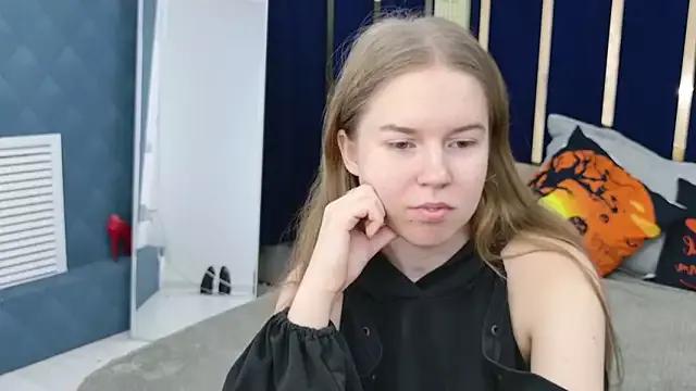 Discover our girls online shows and discover the company of countless livestreamers, with stunning shapes, sex toys and more.