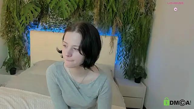 Discover our girls online shows and discover the company of countless livestreamers, with stunning shapes, sex toys and more.