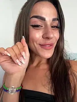 Discover our girls online shows and discover the company of countless livestreamers, with stunning shapes, sex toys and more.
