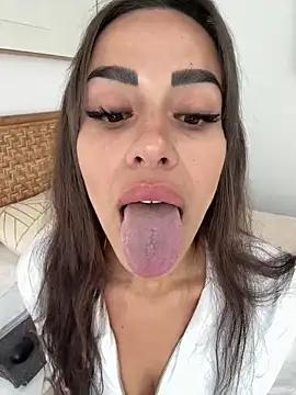 Discover our girls online shows and discover the company of countless livestreamers, with stunning shapes, sex toys and more.