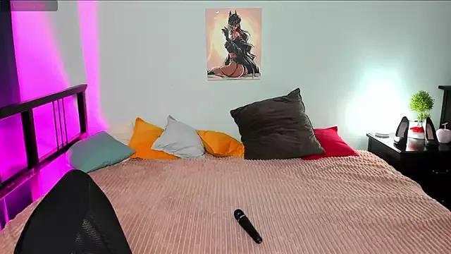 Discover our girls online shows and discover the company of countless livestreamers, with stunning shapes, sex toys and more.