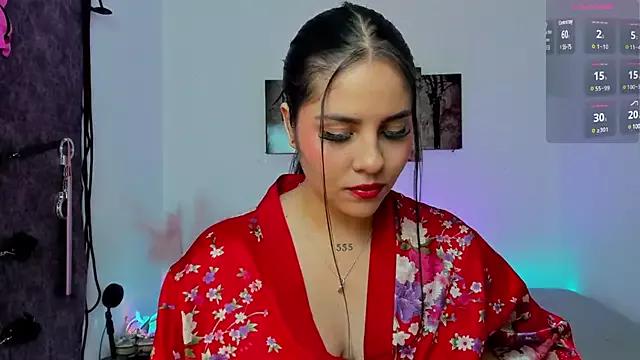 Discover our girls online shows and discover the company of countless livestreamers, with stunning shapes, sex toys and more.