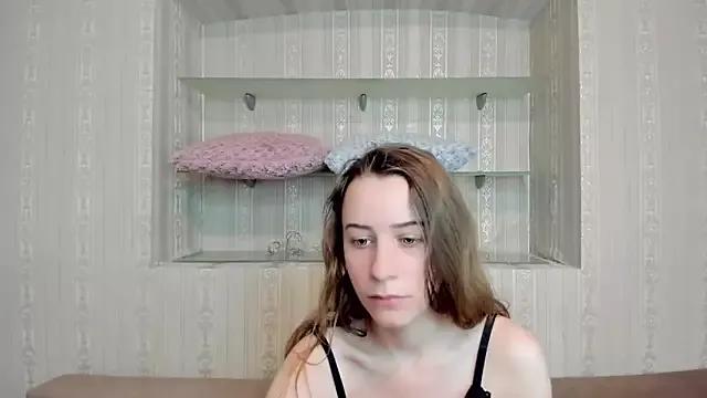 Discover our girls online shows and discover the company of countless livestreamers, with stunning shapes, sex toys and more.