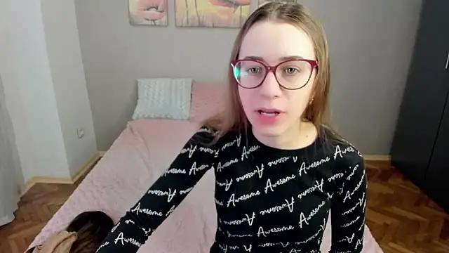 Discover our girls online shows and discover the company of countless livestreamers, with stunning shapes, sex toys and more.