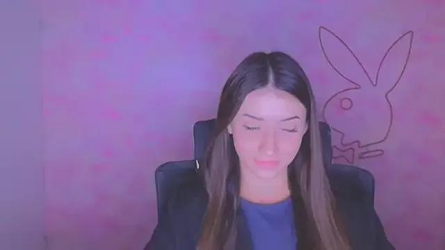 Discover our girls online shows and discover the company of countless livestreamers, with stunning shapes, sex toys and more.