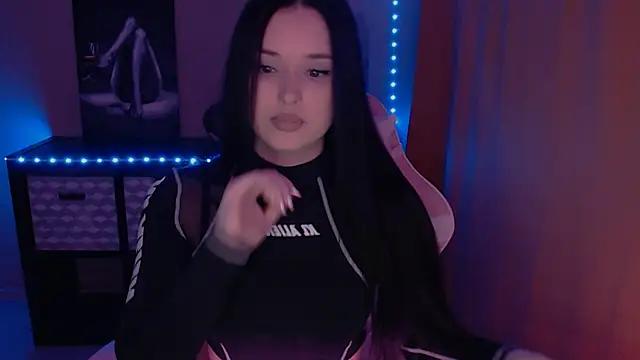 Discover our girls online shows and discover the company of countless livestreamers, with stunning shapes, sex toys and more.