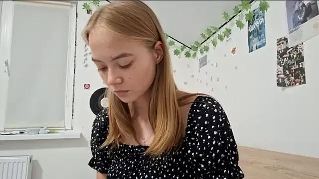 Discover our girls online shows and discover the company of countless livestreamers, with stunning shapes, sex toys and more.