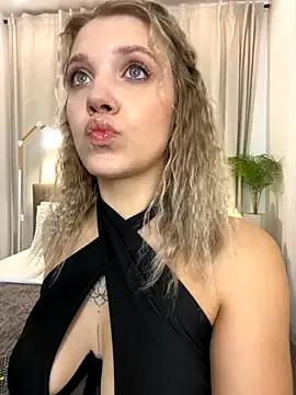 Discover our girls online shows and discover the company of countless livestreamers, with stunning shapes, sex toys and more.