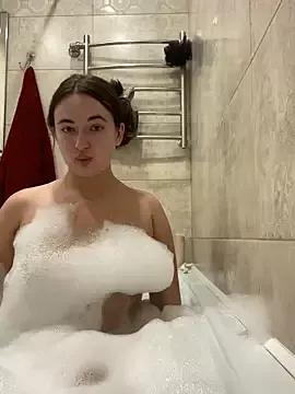 Discover our girls online shows and discover the company of countless livestreamers, with stunning shapes, sex toys and more.