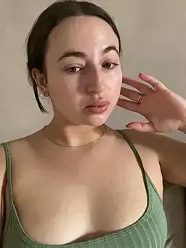 Discover our girls online shows and discover the company of countless livestreamers, with stunning shapes, sex toys and more.