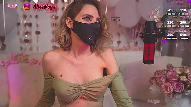 Discover our girls online shows and discover the company of countless livestreamers, with stunning shapes, sex toys and more.