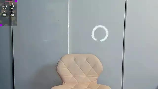 Discover our girls online shows and discover the company of countless livestreamers, with stunning shapes, sex toys and more.