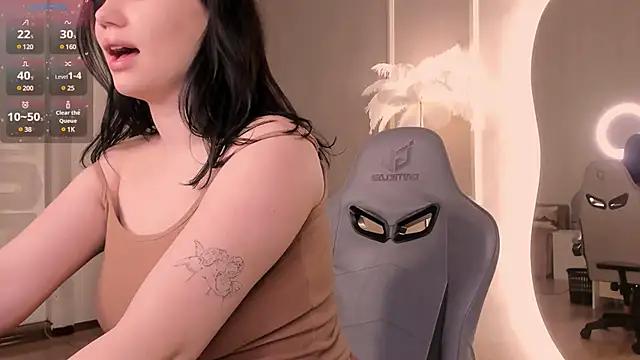 Discover our girls online shows and discover the company of countless livestreamers, with stunning shapes, sex toys and more.