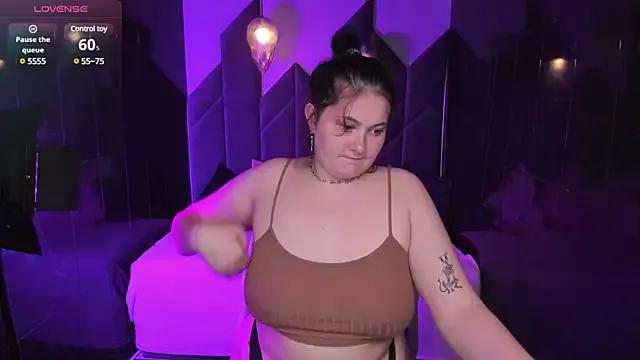 AlisonShyBaby from StripChat is Freechat