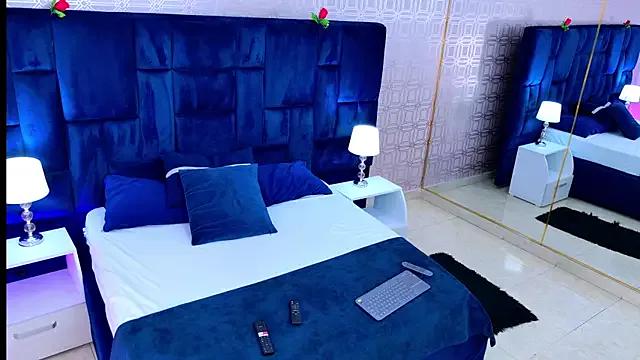 Discover our girls online shows and discover the company of countless livestreamers, with stunning shapes, sex toys and more.