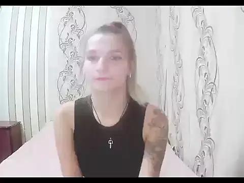 Discover our girls online shows and discover the company of countless livestreamers, with stunning shapes, sex toys and more.
